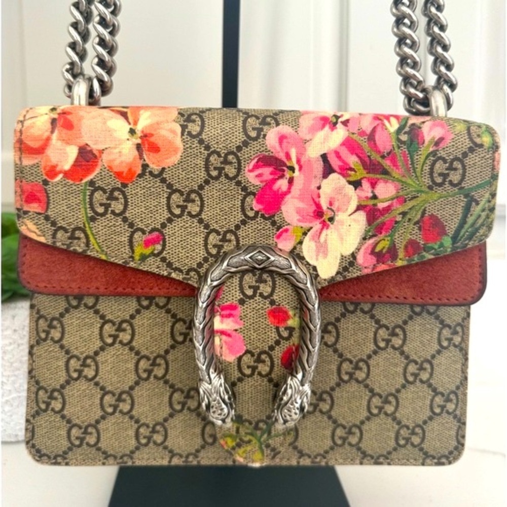 Gucci Dionysus GG Supreme . Small. Shoulder /Crossbody Bag 8”x7”x2”